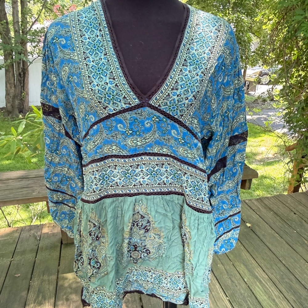 Free People Boho V-Neck Tunic in Blue and Mint Worn By Dolores Cantina‎ RHWNJ